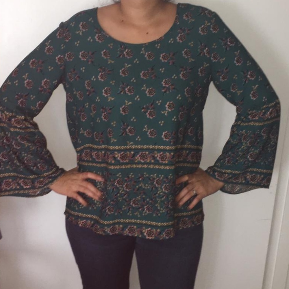 Bell sleeve top